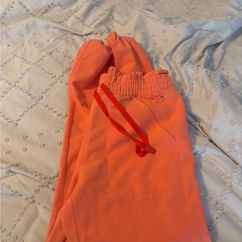 Figs scrubs Regina in sunset Drift size small